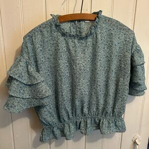 (3/$20) Suzy sheir medium blue floral short ruffle sleeve high neck crop blouse